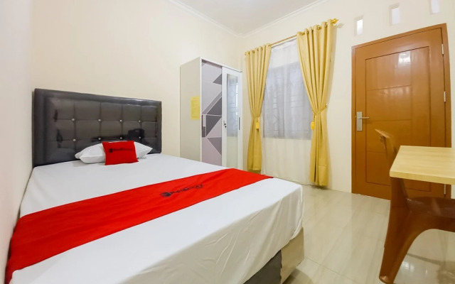 RedDoorz Syariah near JBC Jambi