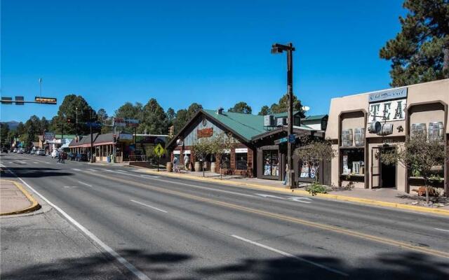 Tiny Two, 2 Bedrooms, Midtown, Sleeps 4