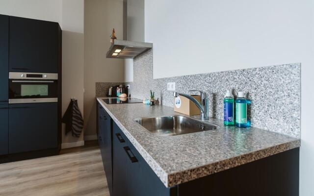 Luxury apartment overlooking the marina for 10 people