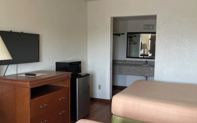 Relax Inn & Suites