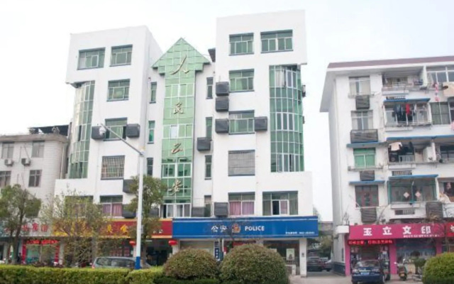 OYO Huadu Theme Hotel