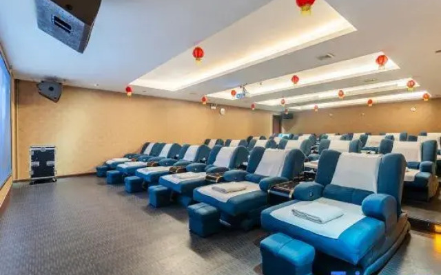 Ruixiang Hotel (Wuchuan New World Plaza Branch)