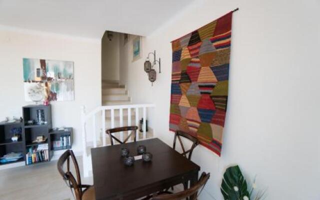 Urb. La Hacienda, 16