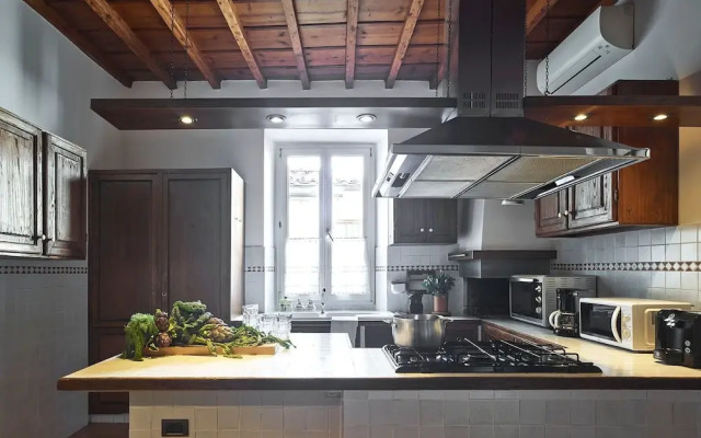 A Few Steps to The Duomo Majestic 5BD Apt