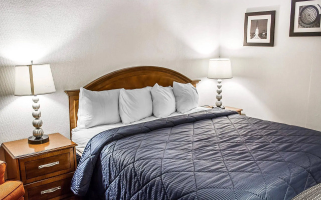 Rodeway Inn & Suites Roseburg