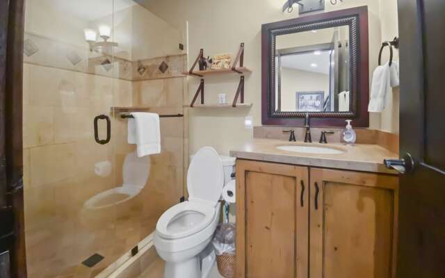 3 Kings Mountain Vista 2 Bedroom Home by RedAwning