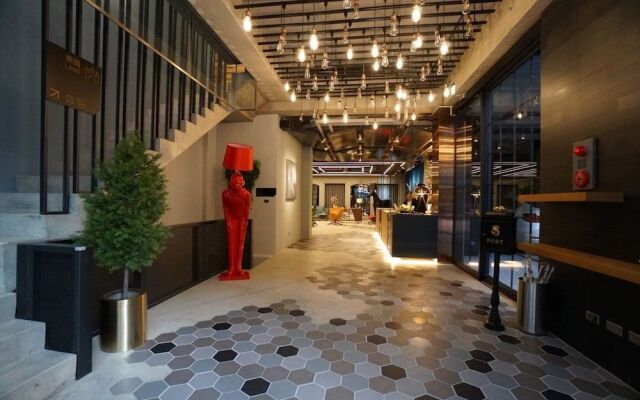 Thinker Hotel
