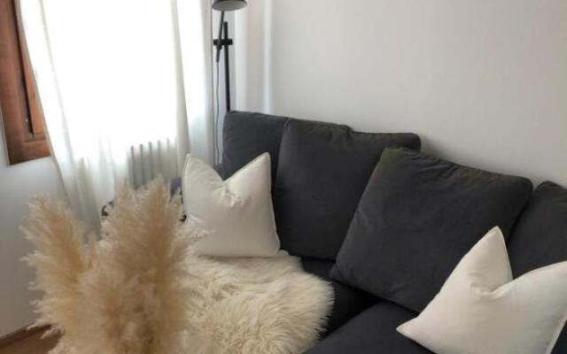 Palazzina privata di due piani con soppalco