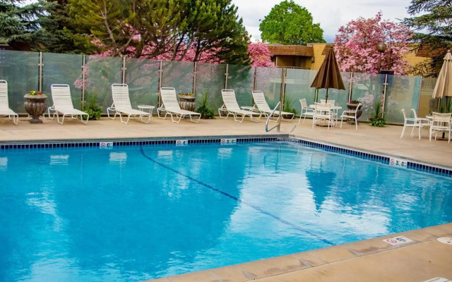 Mirabeau Park Hotel & Convention Center