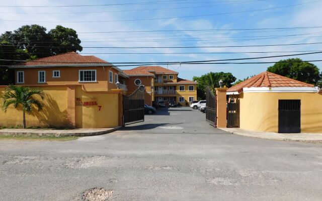 El Gabriel Apartments