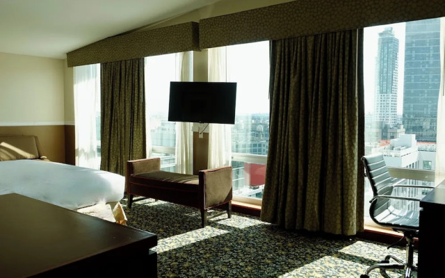 LIC Manhattan View Hotel