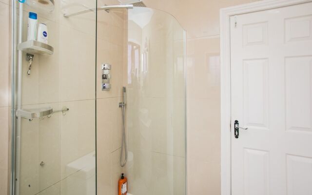 Spacious 3 Bedroom in South East London With Garden