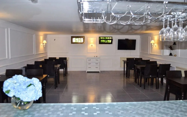 Chardonnay Boutique Hotel