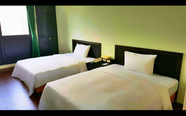 Chi Chi Hotel
