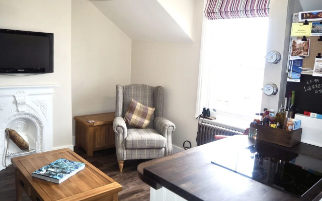 The Seaview Snug