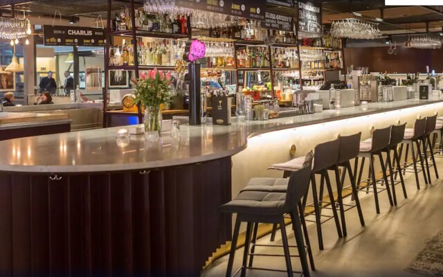 Hotel With Urban Deli