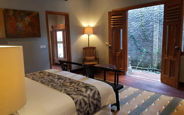 Room & Vespa 3 – Guest Rooms – Bali