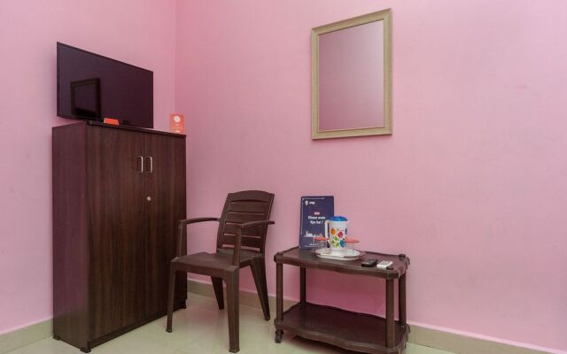Oyo 18450 Puduvai Inn Guest House