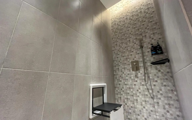 Apple 1 Hotel Queensbay