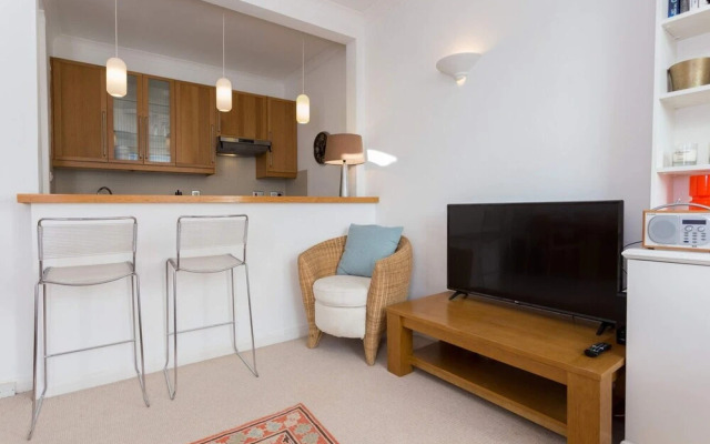 1 Bedroom Apartment in Notting Hill Accommodates 2