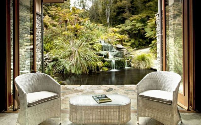 Treetops Lodge & Estate