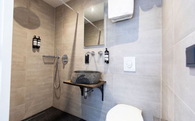 Quentin Hotel Golden Bear