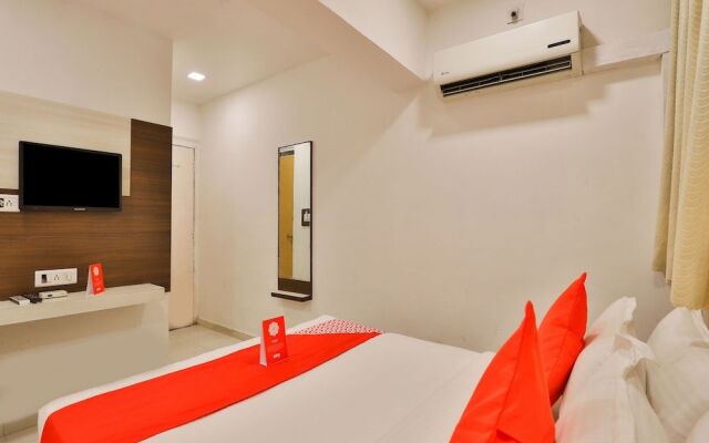 OYO 13141 Aniket Inn