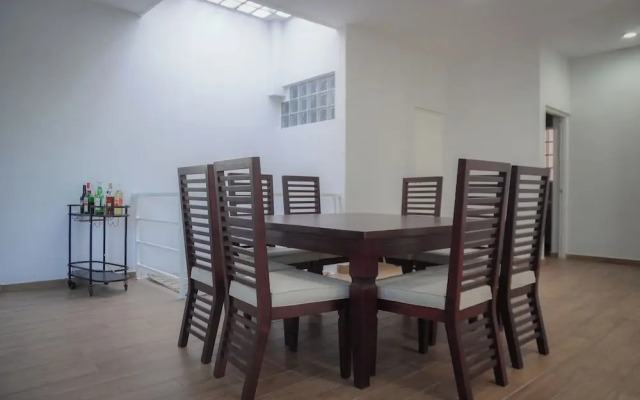 Modern Flat with 2 Bedrooms Near sea