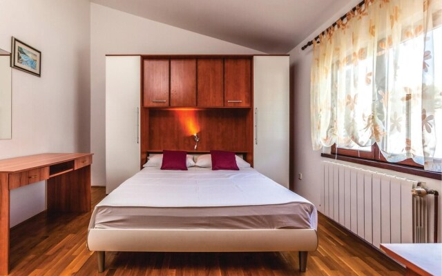 Nice Home in Podstrana With Wifi and 2 Bedrooms