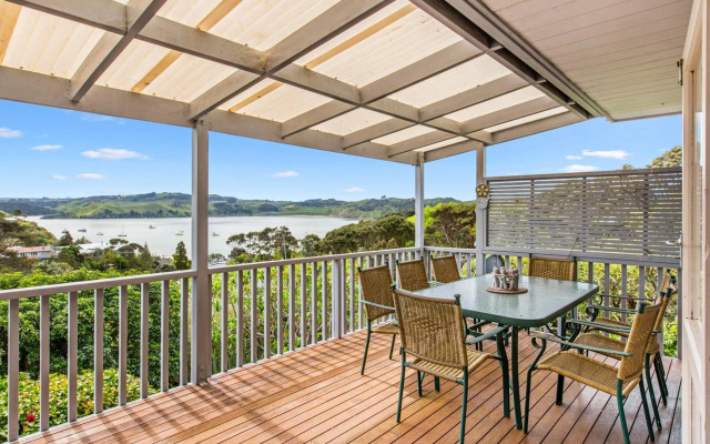Bay Vista Views - Raglan Holiday Home