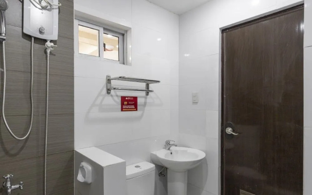 City Smiles Apartelle by OYO Rooms