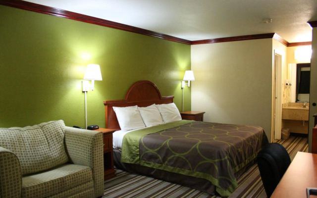 Super 8 by Wyndham San Marcos