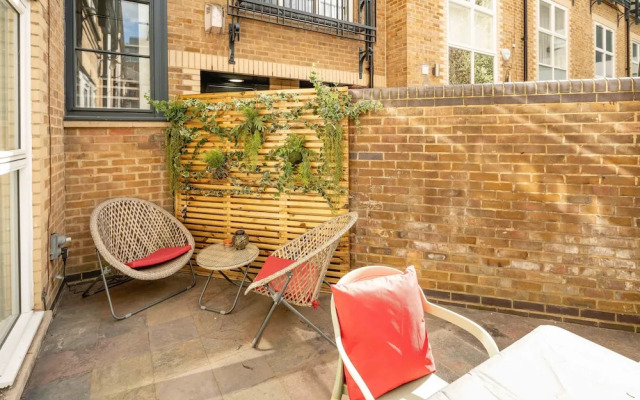 Serene Garden Flat - Steps From Tower Bridge