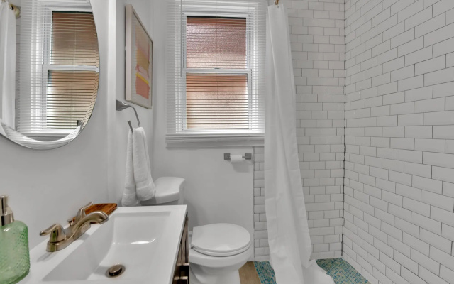 Stunning Apartment near Palmer Park/Free Parking