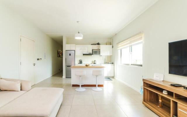Beachcove Apt 9 in Pereybere