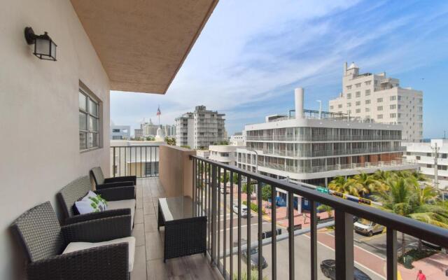 2 Bedroom 2 Bath With Patio On 11th Collins ave