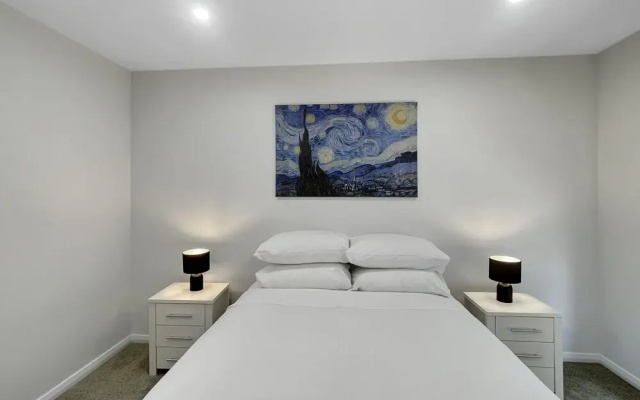 Spacious 4-bed House Near Batemans Bay Centre