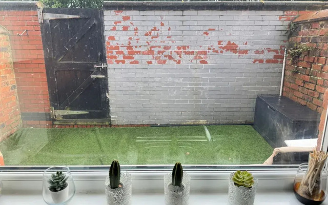 Manchester - House - Sleeps 6 - Parking - Garden