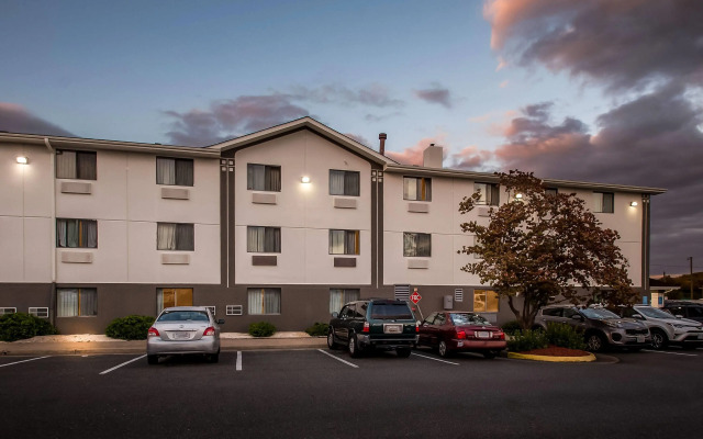 Super 8 by Wyndham Dumfries/Quantico