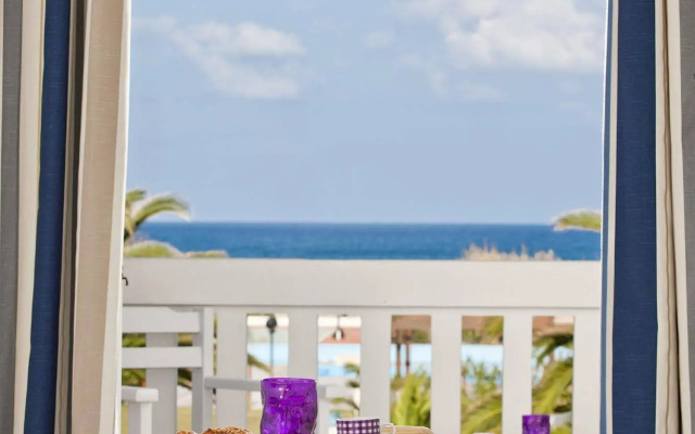 Mrs Chryssana Beach Hotel