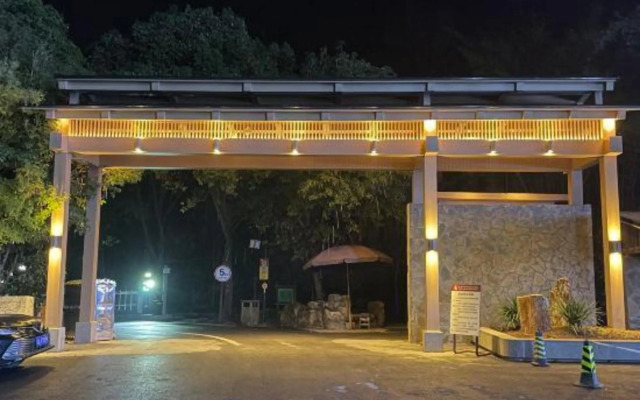 Chongqing White-collars East Hotspring Hotel