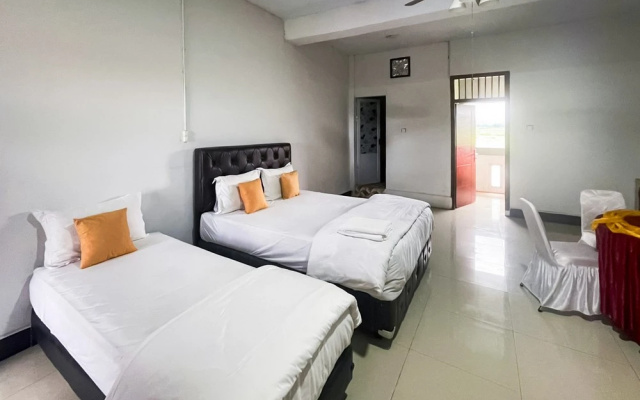 RedDoorz near Salib Kasih Tarutung – Guest Rooms – Tarutung