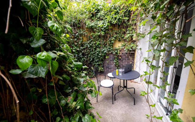 City Hideaway with Terrace