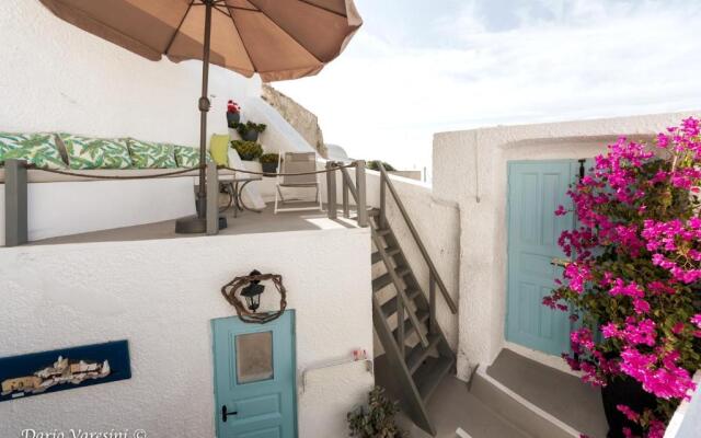 Santorinian Lava House