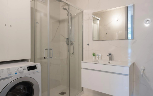 Luxurious Impressive Apartment - Balcony and Pool