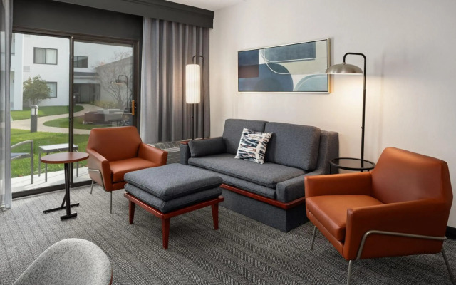 Courtyard Chicago Waukegan Gurnee