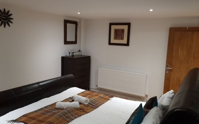 Lakeviews/quietness/parking/longstays/4guests