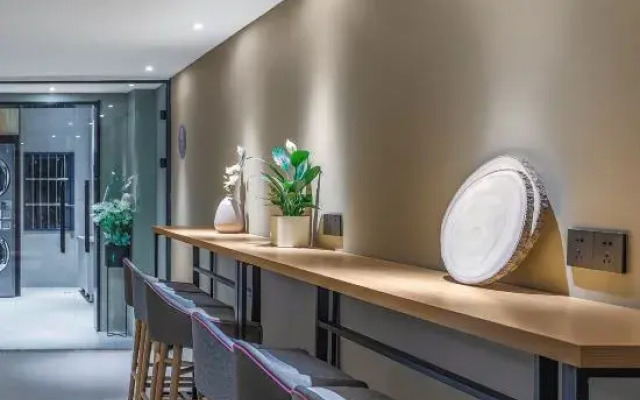 Homeinn · neo (Nanjing Olympic Sports Center Xishanqiao Subway Station)