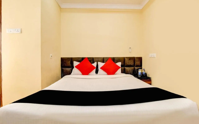 OYO 14174 Good Luck Residency Hotel