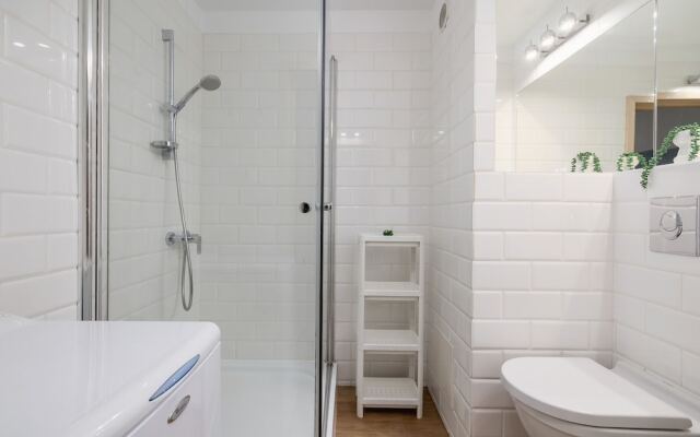 Grey Apartment in Katowice by Renters